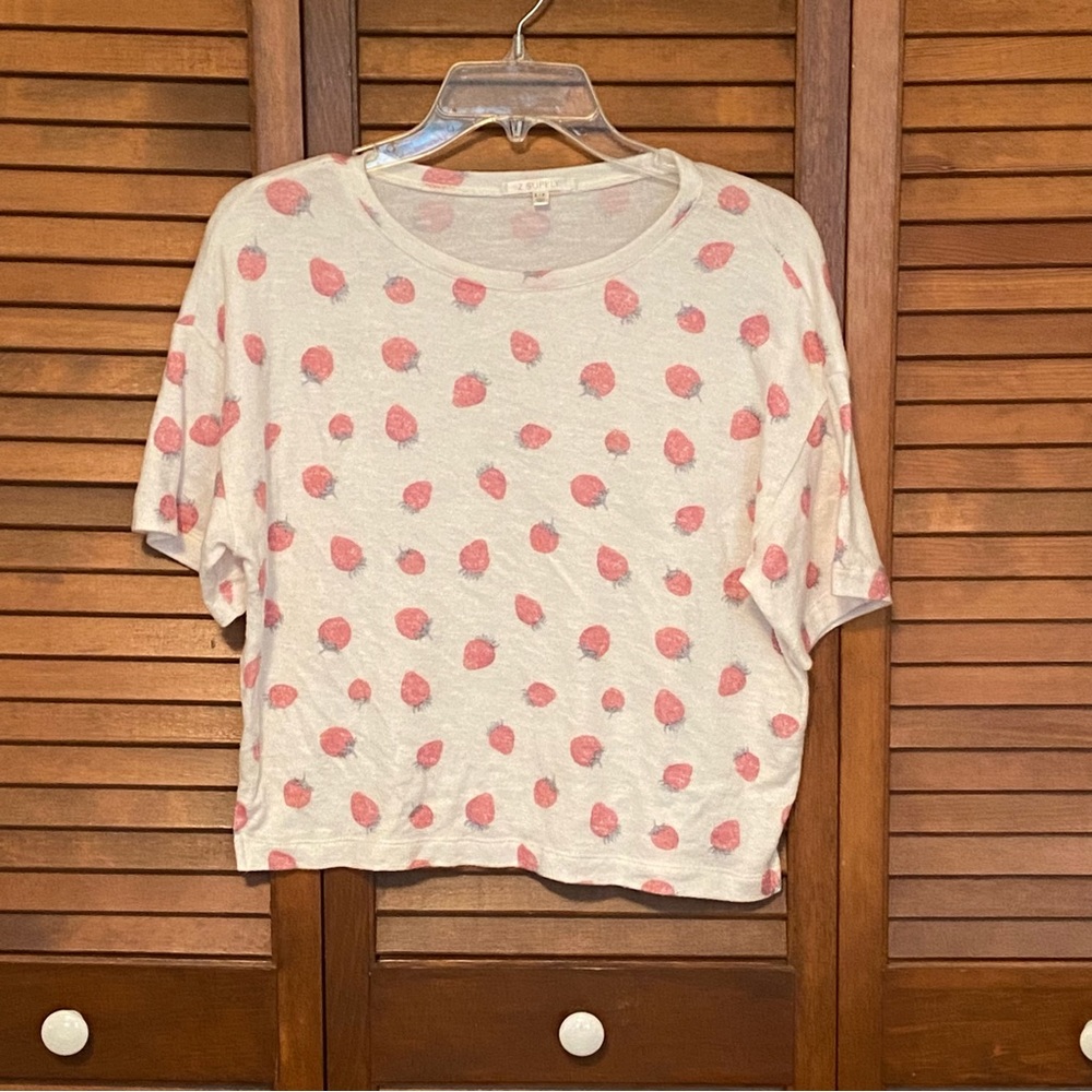 Z Supply Short Sleeve White/Strawberries Round Neck Cropped Shirt Size Small